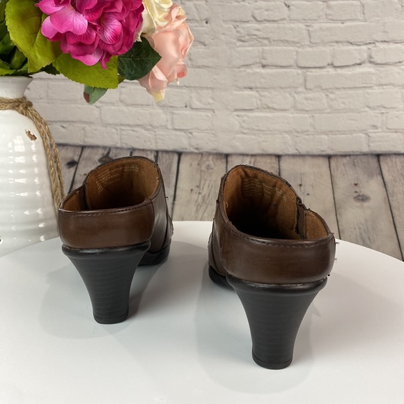 NWT: EARTH SPIRIT CLASSICS Brown Leather Mules - Picture 5 of 17